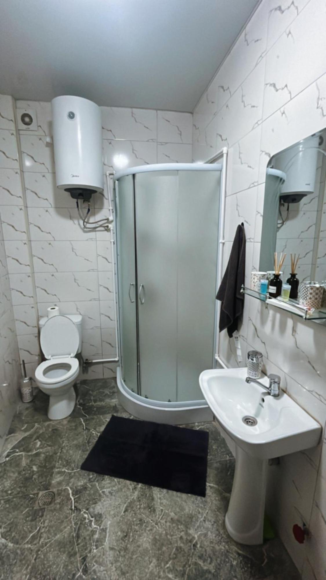 Salomes Guest *